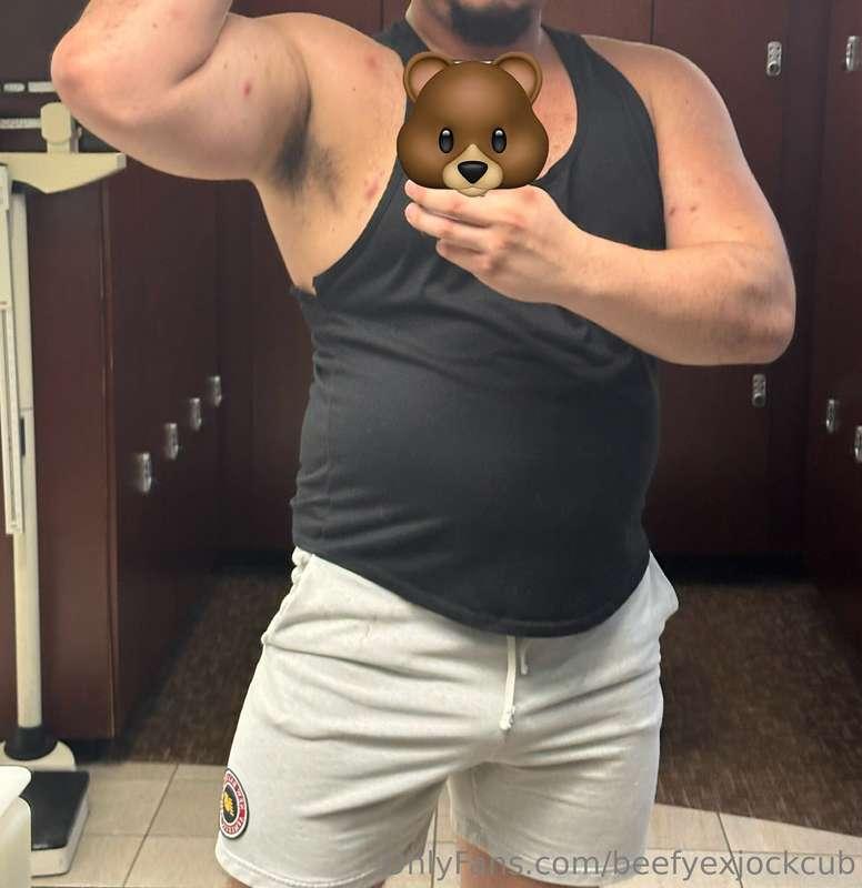 The fact that this is my empty gym belly now is insane. Yall..