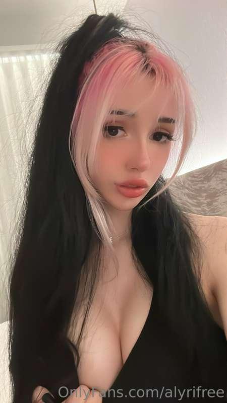 Good morning~ If you want a peak check your Dm's 😏