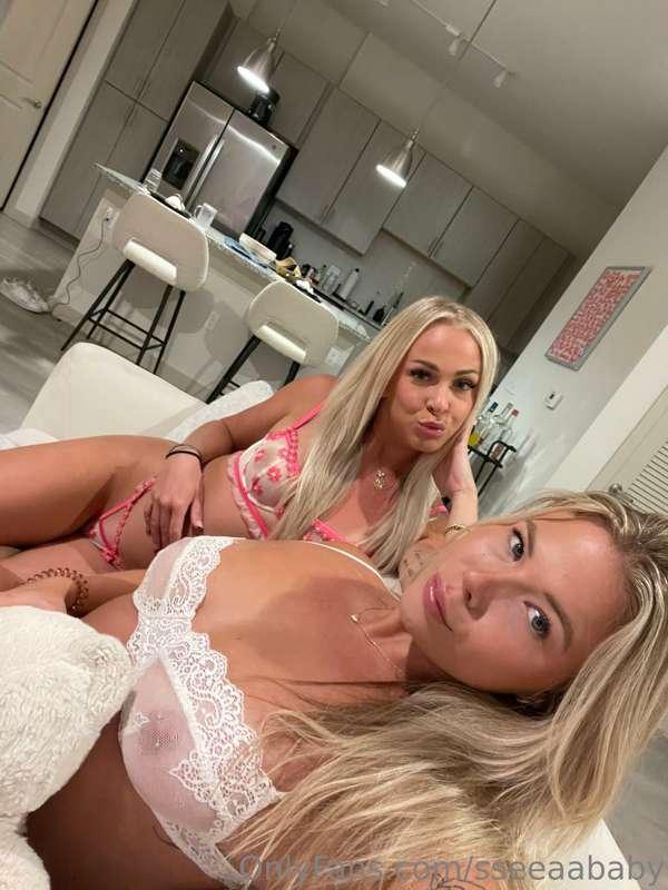 MY GIRLS ARE LIVE TOGETHER RIGHT NOW 😍 Go join and have some..