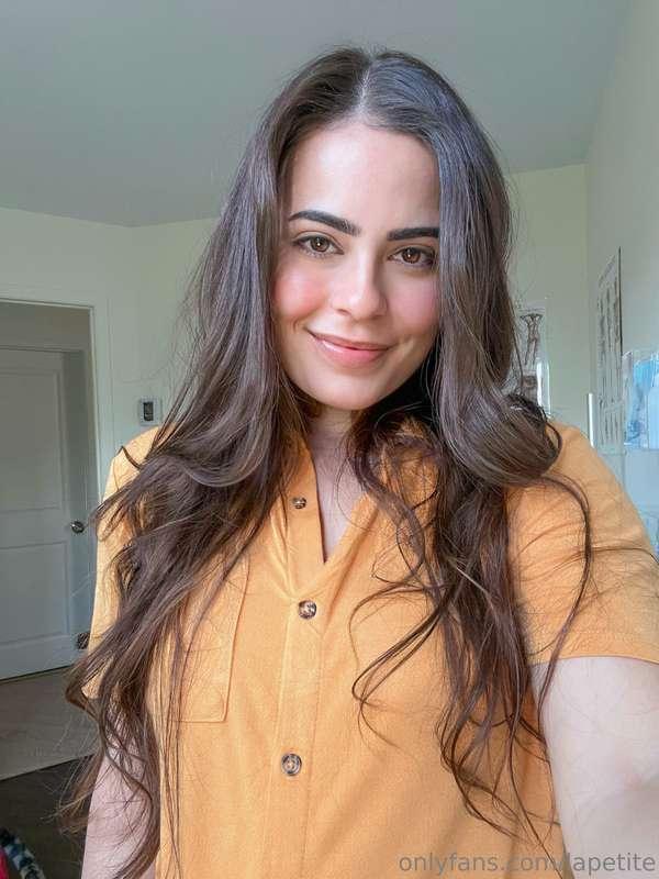 Swipe to lift my shirt up 🧡