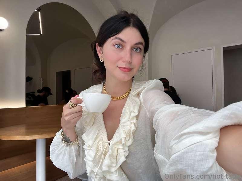 💕Good morning, Monday!☕️ Starting the week with a cozy morni..