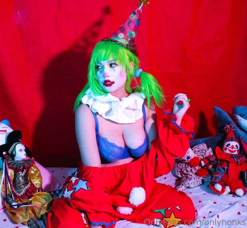 i hope you guys like green hair... bc i really do :o) might ..