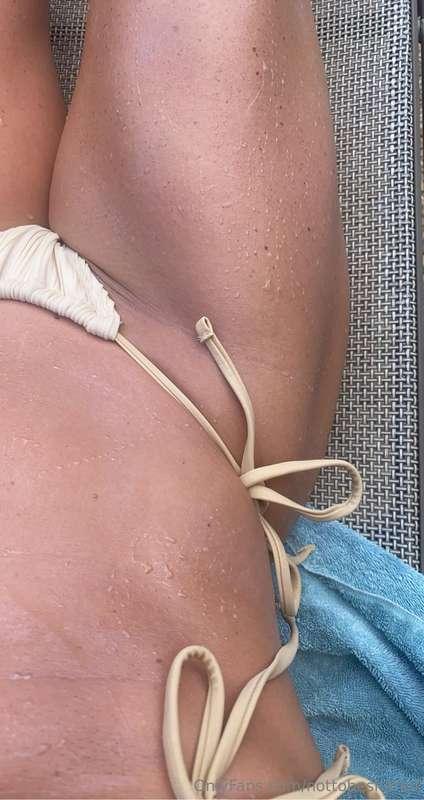Summer tan goals. I was a glazed donut 🍩 🫦