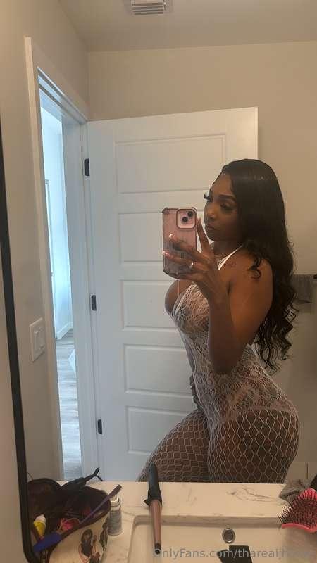 Im doing 10$ video dick rates and custom request dm right no..