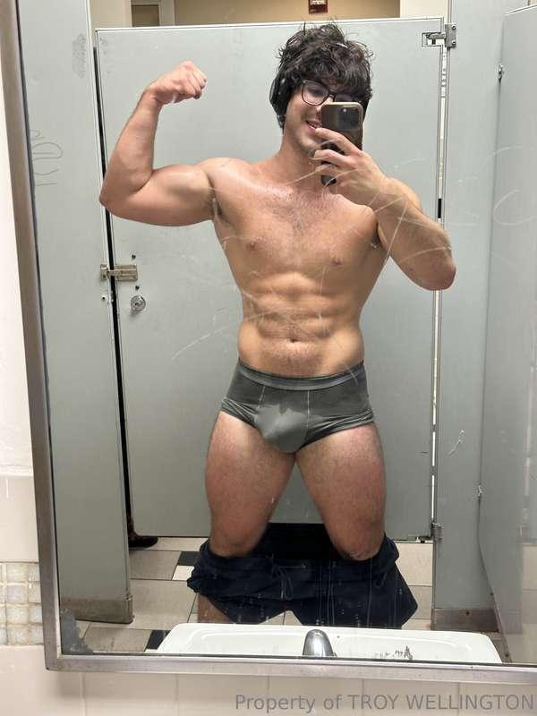 if u can handle me, prove it in my DMs 🔥