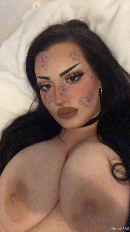 i heard yall like titties