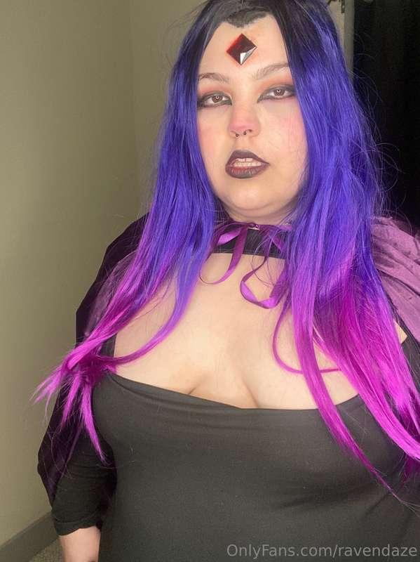 Swipe to pull my top down  💜🖤🍒🖤💜