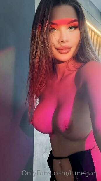 Horny fuckdoll @bella_lla WITH CREAMY PUSSY💦💦💦 YOU HAVE FULL..
