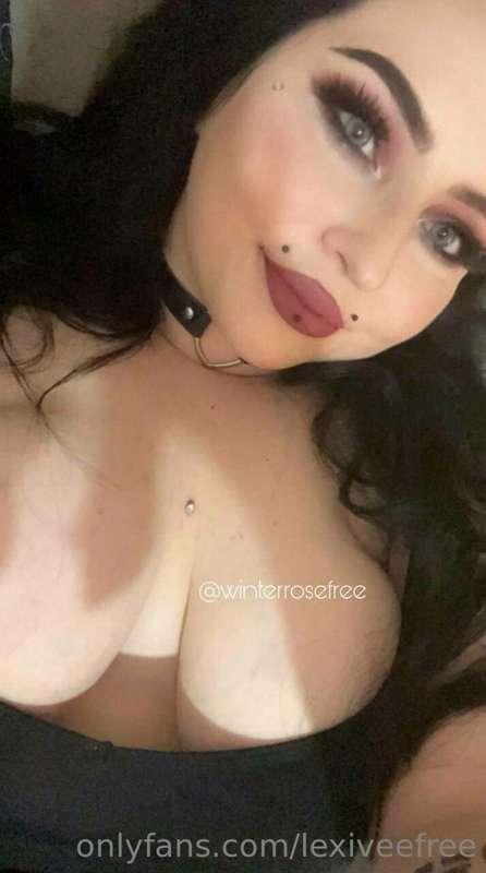 # @winterrosefree is looking for a new bf 👀

she’s active no..