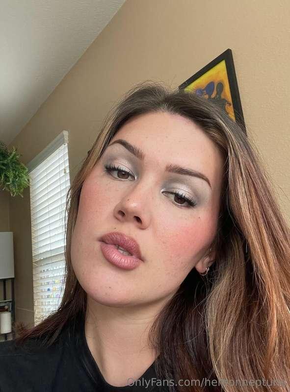 Does your cock is dripping some pre-cum thinking about me? 🤤
