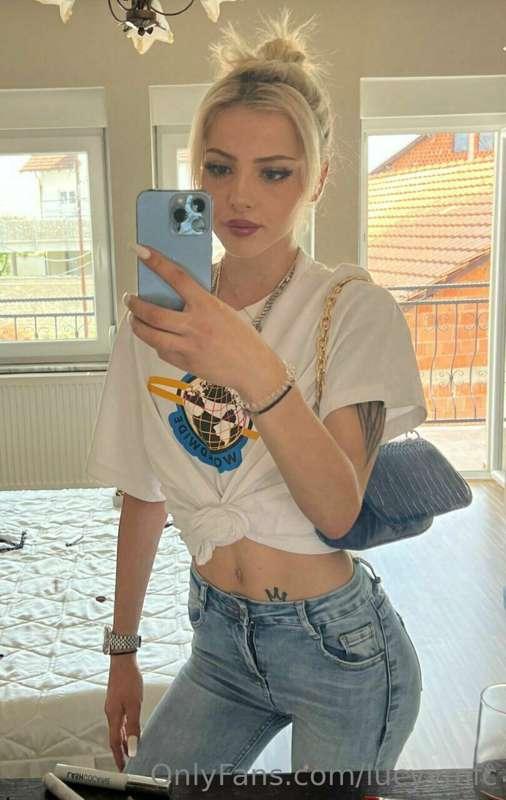 Go sub to my bestie @aryasm 😍 she's a petite blonde who love..