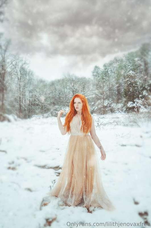 Winter Solstice 🩵❄️

Self-portrait, Lilith J. Photography
Da..