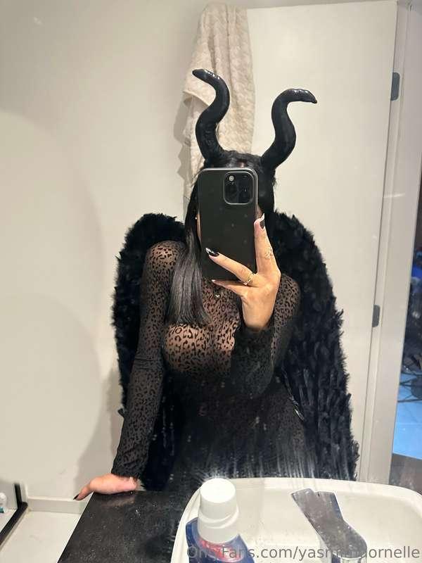 Hello , Halloween Trick or Treat ? @yasmimdornelle 