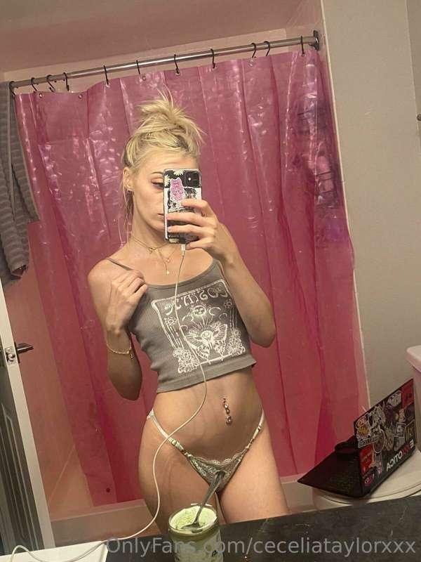 who wants to get wet and horny with me on my ❤️‍🔥PREMIUM❤️‍🔥..