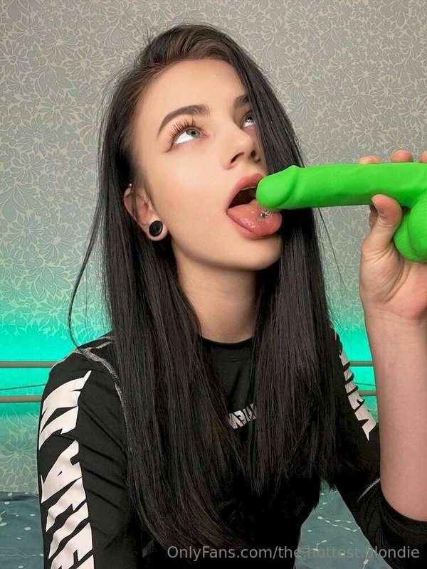 HORNY VIRGIN ANGEL @rachael_moon 🔥FREE SUBSCRIBE🔥😍😍😍😍 THIS C..