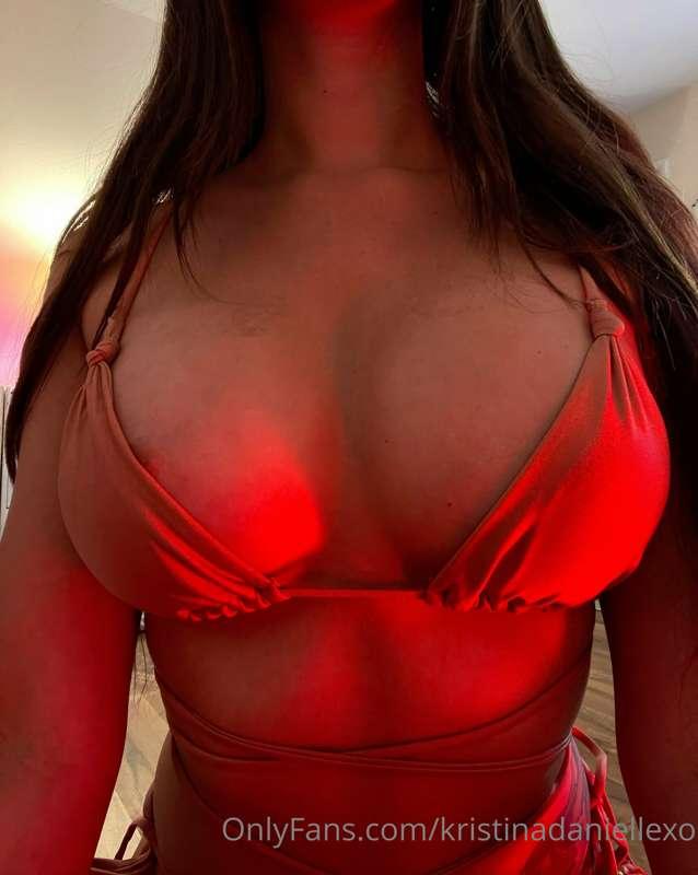 LIKE if you want to see the ENTIRE nipple 😍😉