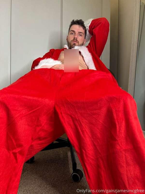 Santa’s the one to be on the naughty list this year 😈 Uncens..