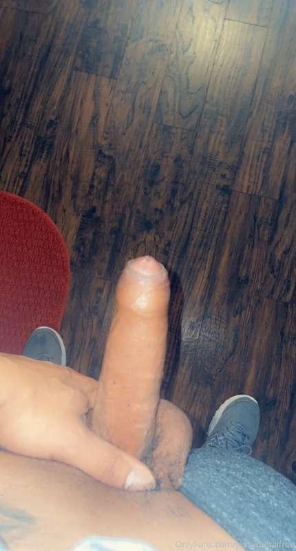 hey my lovely fans... im sooo horny  and id love to see ur p..