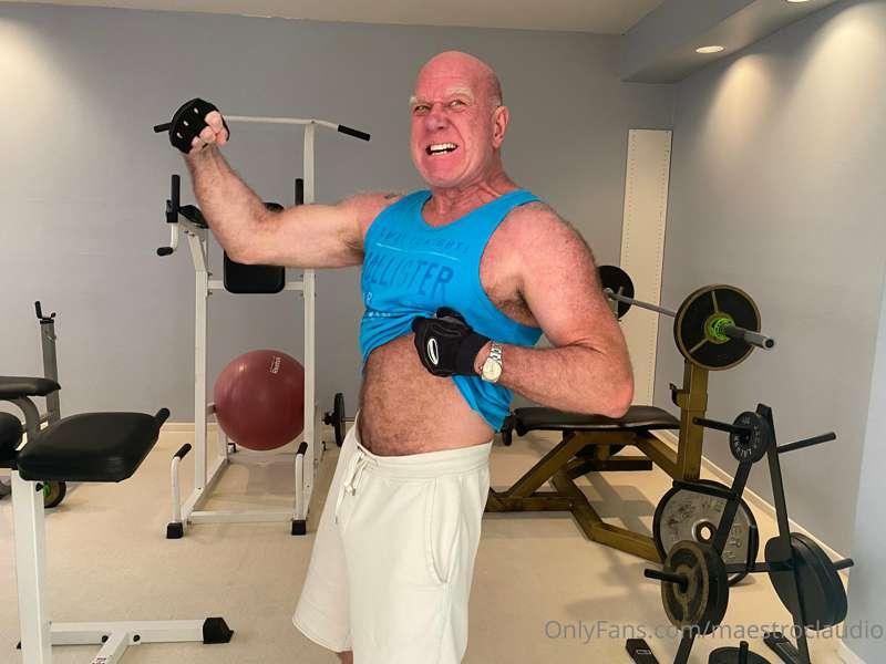 Do you guys think I’m sexy when I work out? I certainly do 😁
