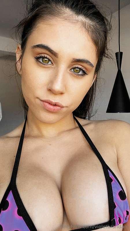 Send me an emoji that describes what you’d do to me 💦