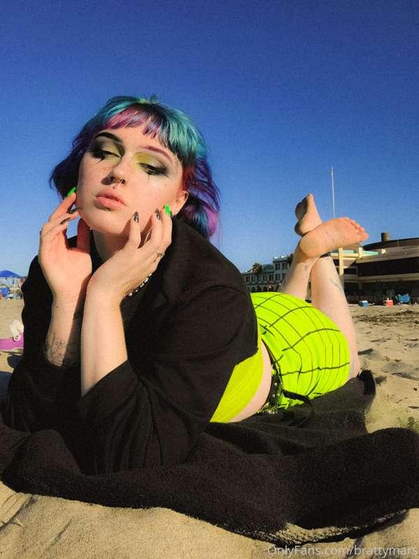 Send me money so I can buy myself a drink on the pier