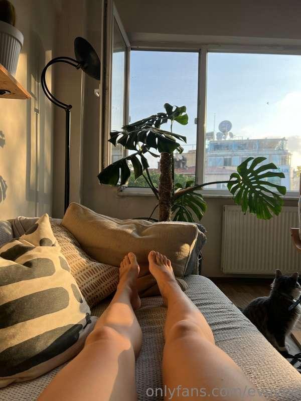 Do you like my feet? 🤤