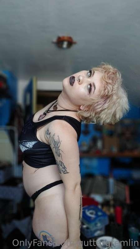 Sorry I don't mean to ignore y'all. I am primarily a hairdre..