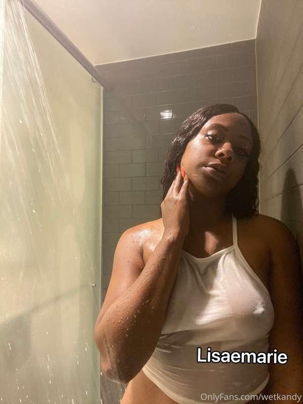Anybody wanna see more footage of me in the shower 🚿 
🚨Join ..