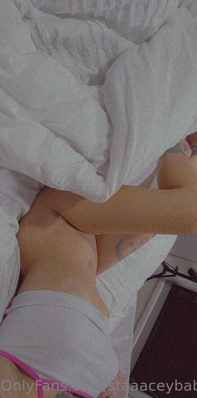 It's hottt so obvs no pants 😏  おやすみ、ベイビー. <(goodnight baby i..