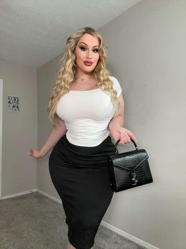 ***FENDOM*** 🤑 *You love how expensive it is being a top rat..