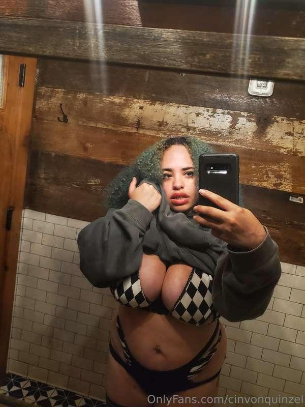 Always here to tease & clown around 🤍www.onlyfans.com/cin_vo..