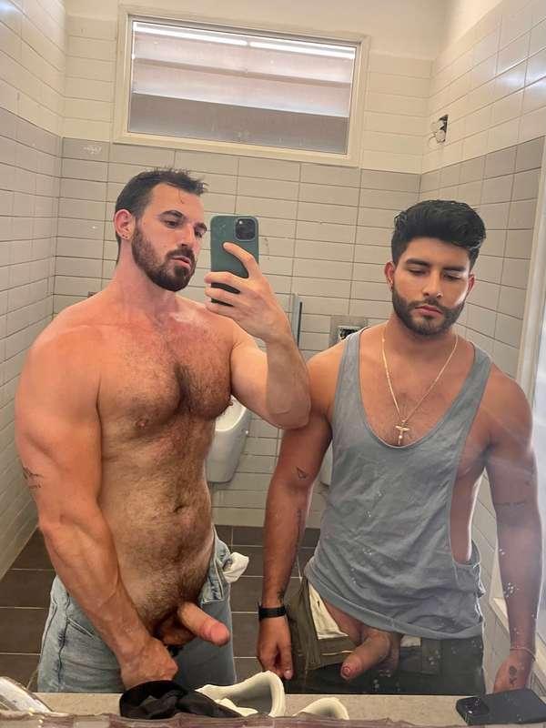 Spending the weekend with colombian stud 😍 
Making the hotte..
