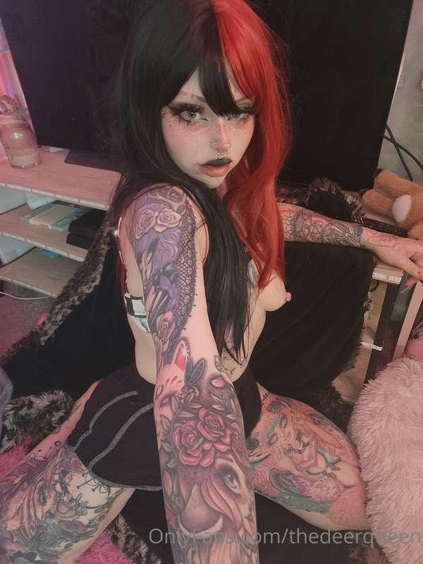 Peekaboo it's ur goth gf.