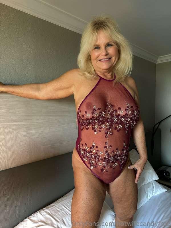 Good Morning…here’s a preview of the new photo set I posted ..