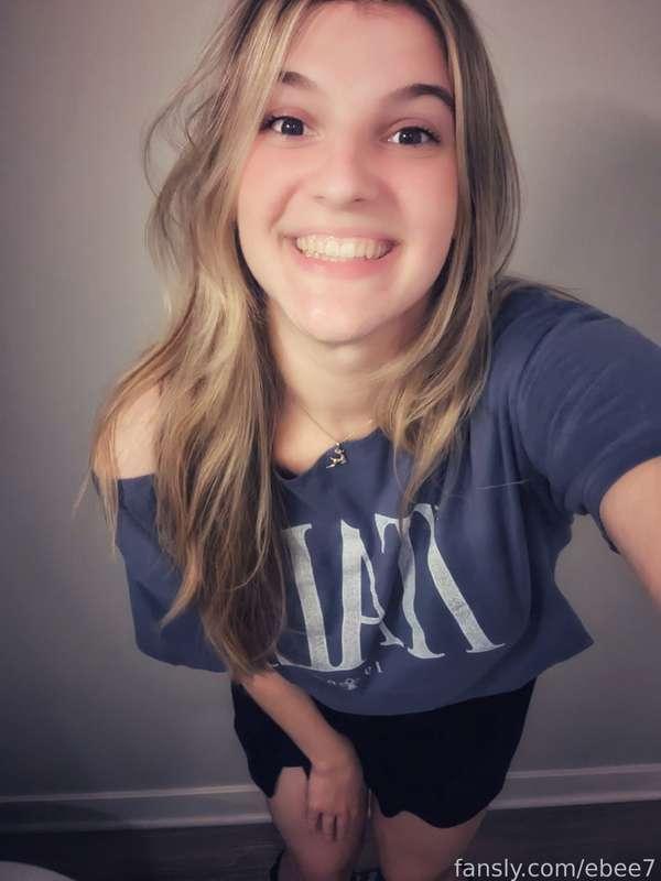 i went to a party!! heheheheh here's a silly selfie

