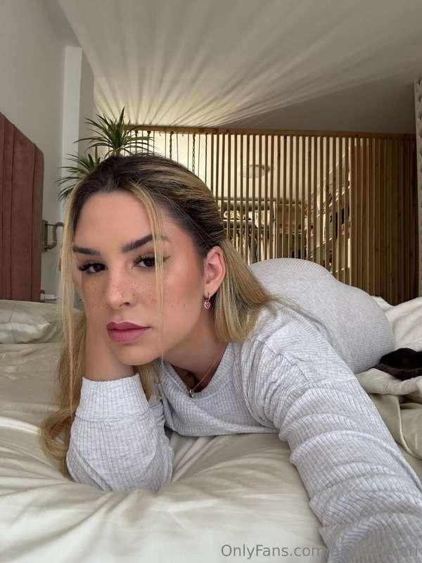 Spalmata sul letto come le mie intenzioni: morbide, ma non d..