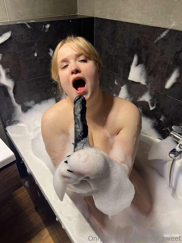 I love suck dick and super hard facefuck my favourite 😻