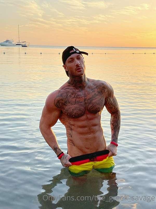 hey guys😈 check your inboxes for some Thirsty Thursday Treat..