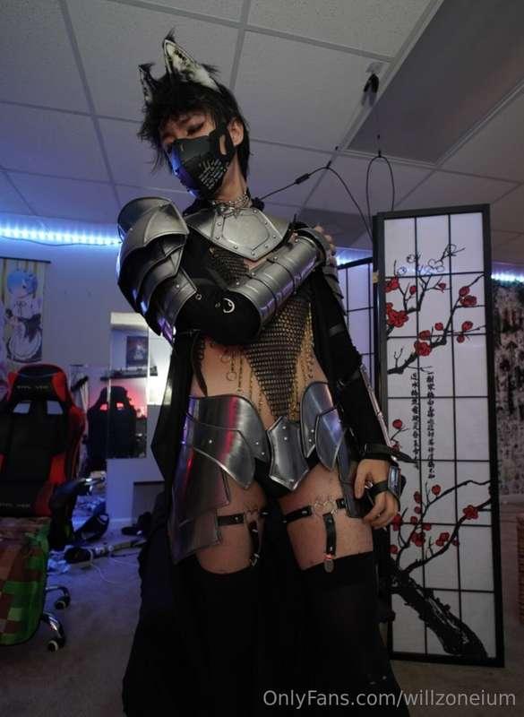 Twink in armor 🥴 (lewd set tomorrow) 