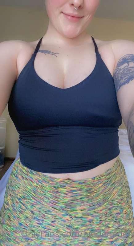 Good morning 🌞 happy Titty Tuesday!