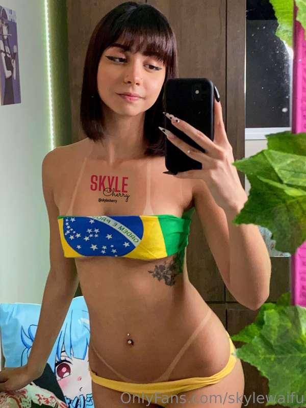 skylewaifu image #3