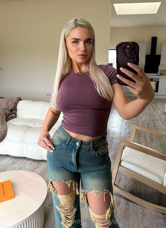 A MILF outfit 😮‍💨💋 @vip.queendqueenofd 