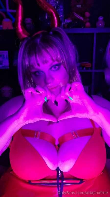 If you say ‘boo,’ I’m sitting on your face 👻