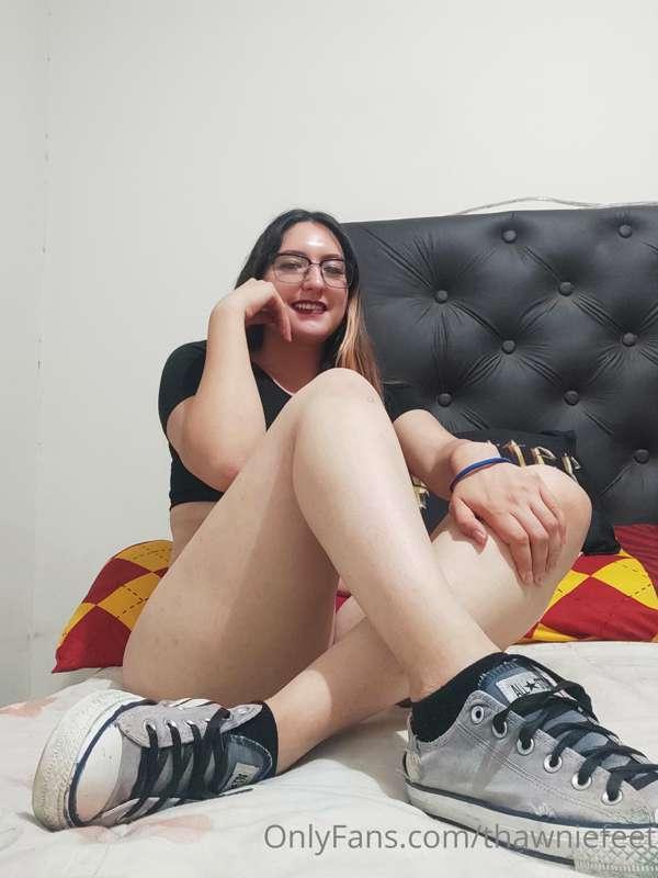 Hoy fue el turno de los converse apestosos. 🥵👣