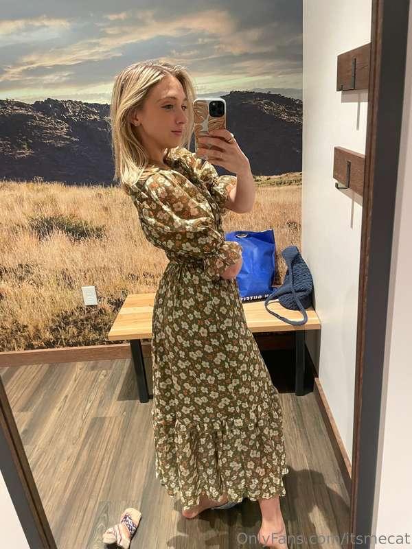 Feeling breedable in this little prairie dress :) ➡️ 