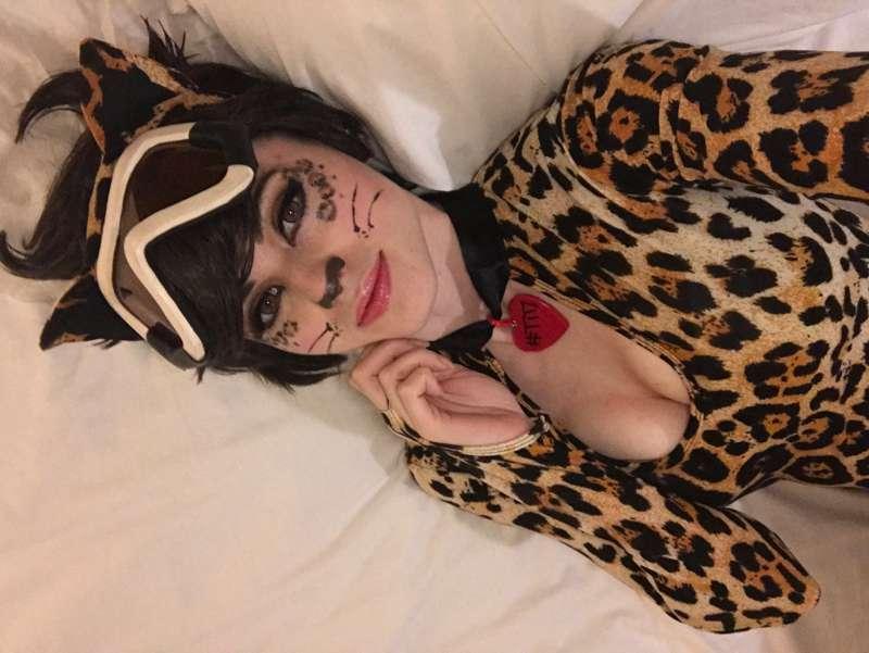 Miss all you loves and happy Halloween