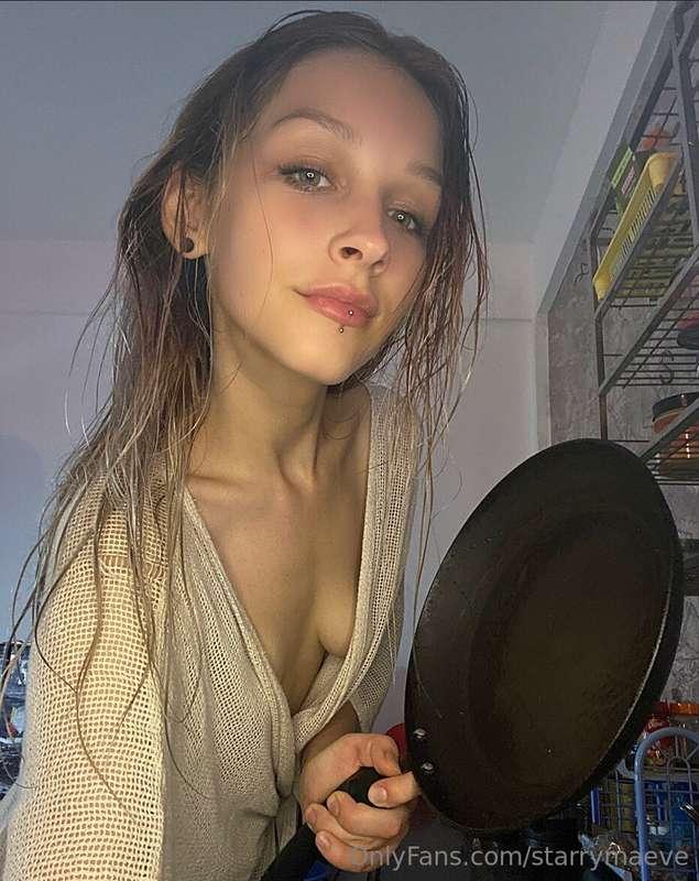 ‼️LOOK AT @gronii ‼️She is so sexy…isn’t she? @gronii 💦🍌@gro..