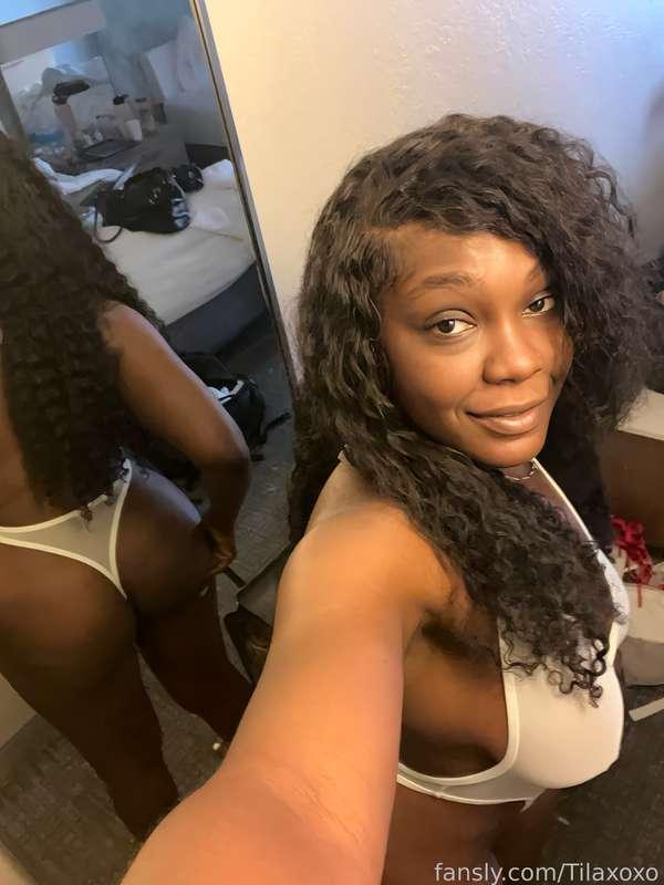 Helping you have some easy access to slide right in 😉😁


#Ass #Mirror #Lingerie #Panties #Ebony