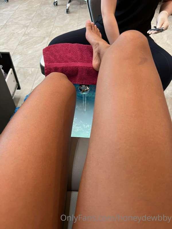 Getting my toes done what color should I get ? 🤔