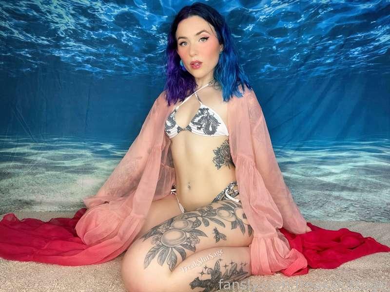 🌊

#fyp #sizequeen #alt #petite #smallboobs #tattoos #egirl #bigtoys #baddragon #hardcore #anal #fetish #kink 